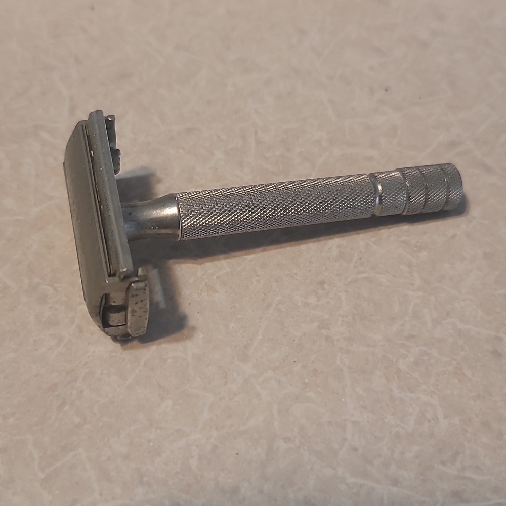 Gillette Vintage 50's 60's One Piece Speed Razor